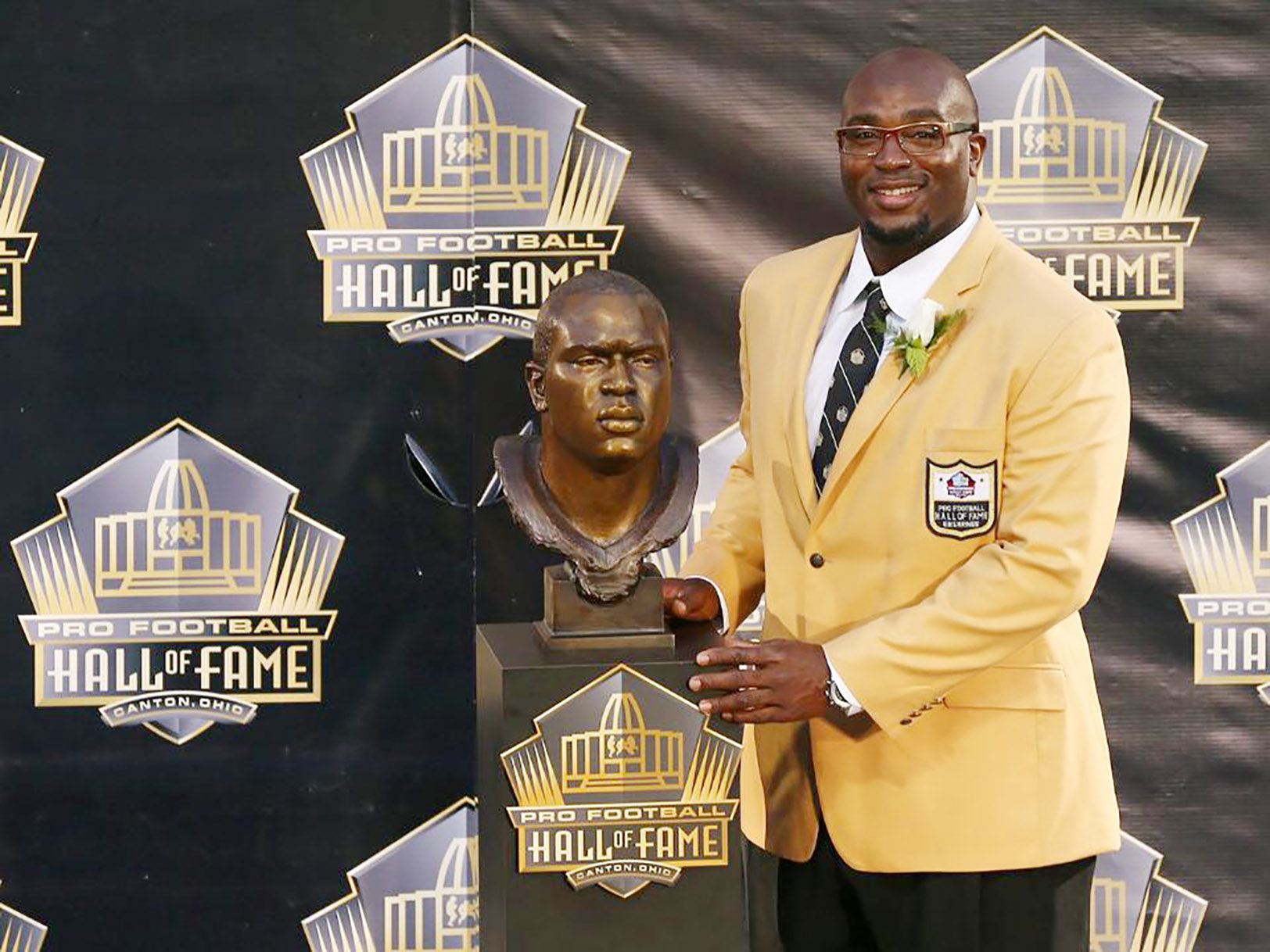 will shields Hall of Fame & the bust