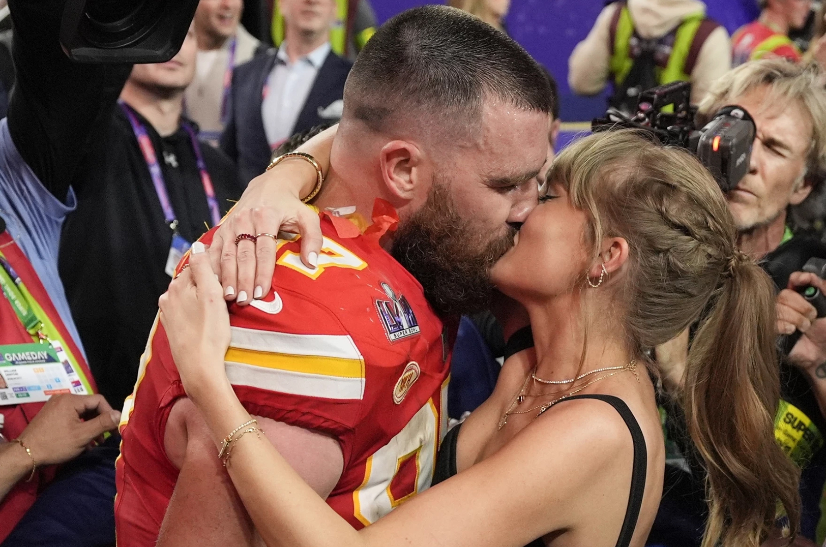 New Christmas Movies Inspired by Taylor Swift and Travis Kelce Is Coming This Season - Fans can NOT Miss These Amazing Details! - News