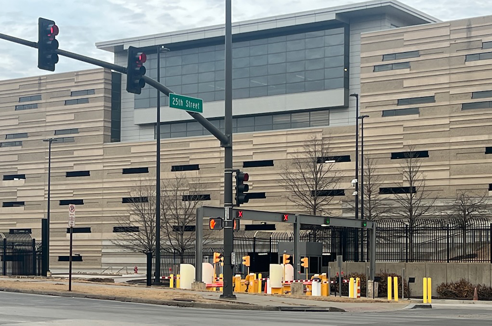 ‘It’s pretty gross’: Nearly 30,000 federal workers in Kansas City brace for layoffs