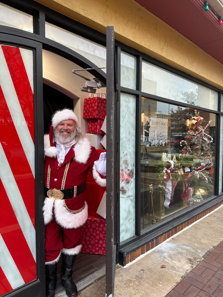 Saint Nic Experience Country Club Plaza