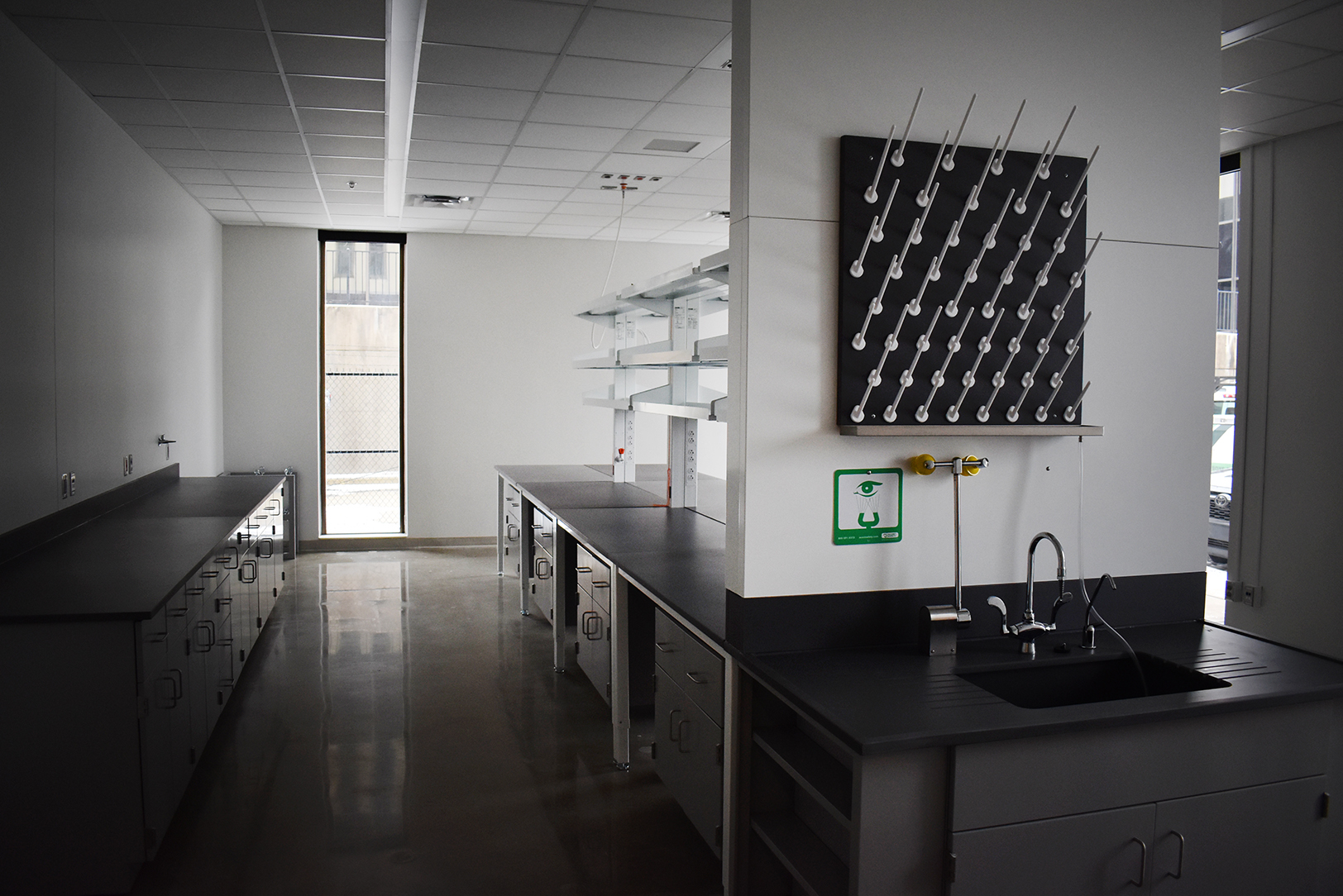 Innovation hub sets opening for critical wet labs, space for startups, small biz entrepreneurs